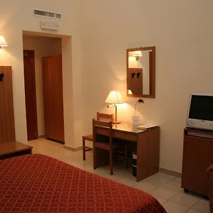 3* מלון Adria